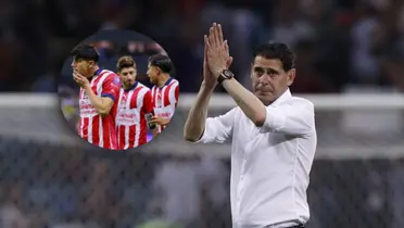 Fernando Hierro y jugadores de Chivas/ Foto Manu Fernández.