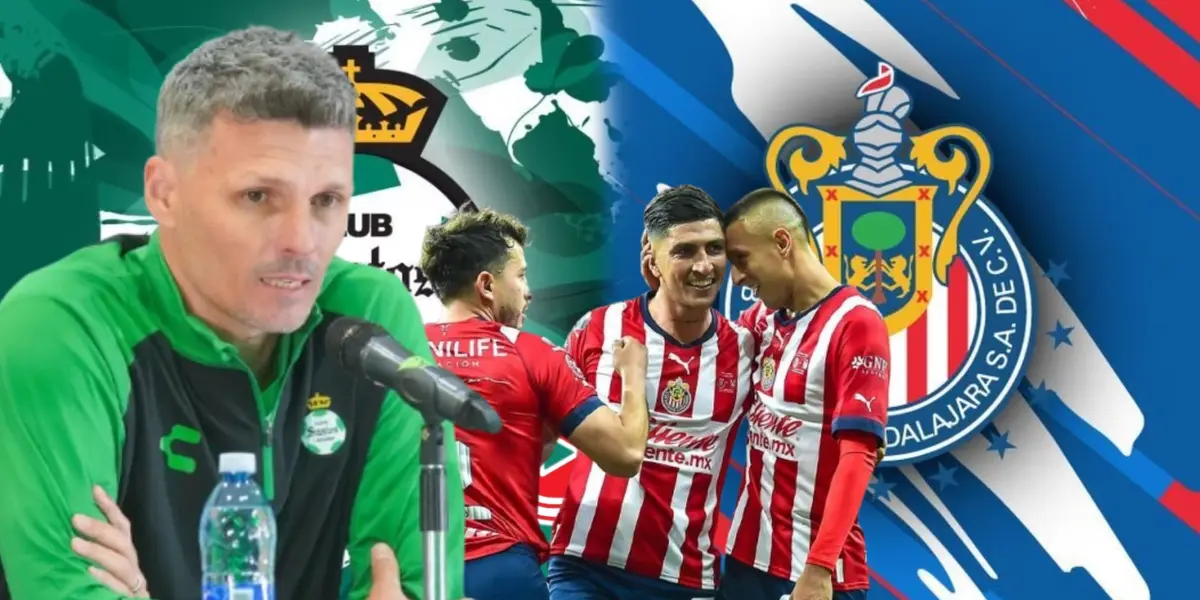 Fernando Ortiz junto a futbolistas de Santos Laguna / FOTO X