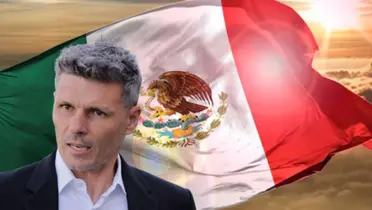 Fernando Ortiz junto a la bandera de México / FOTO GETTY IMAGES