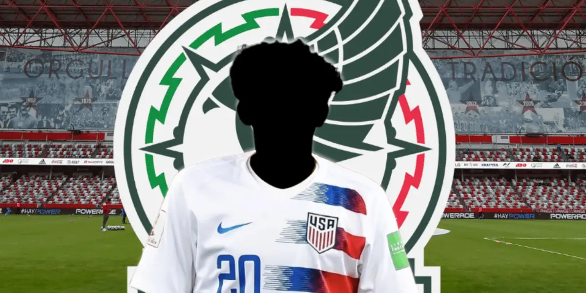 Futbolista incógnito de EUA junto al escudo del Tri / FOTO SBI SOCCER