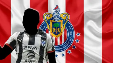 Futbolista incógnito de Rayados junto al escudo de Chivas / FOTO MEDIOTIEMPO