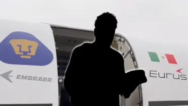 Futbolista incógnito en el avión de Pumas / FOTO INSTAGRAM