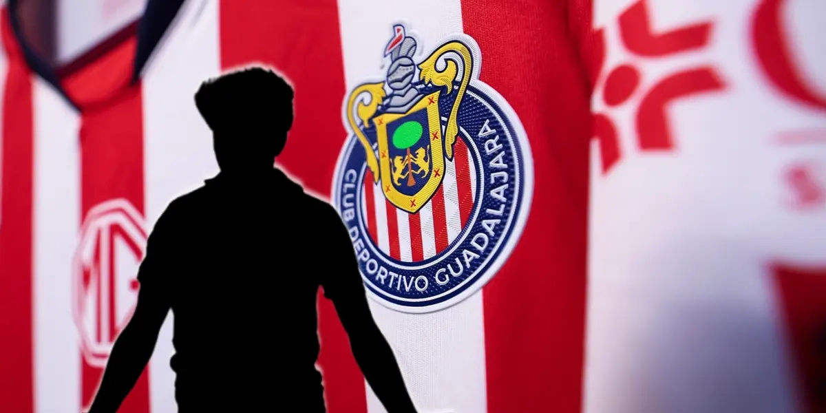 Futbolista incógnito junto al jersey de Chivas / FOTO YODEPORTIVO
