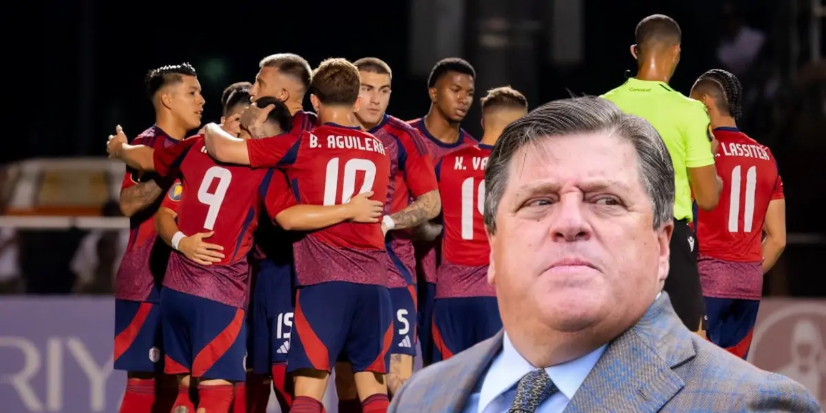 Futbolistas abrazados y Miguel Herrera/ Foto Costa Rica.