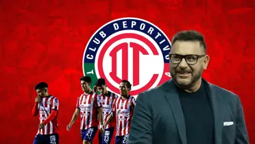 Futbolistas de Chivas y Antonio Mohamed sonriendo/Foto ADN Noticias.