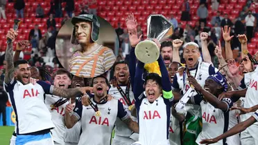 Futbolistas levantando trofeo e imagen del Chavo del 8/ Foto Tottenham.