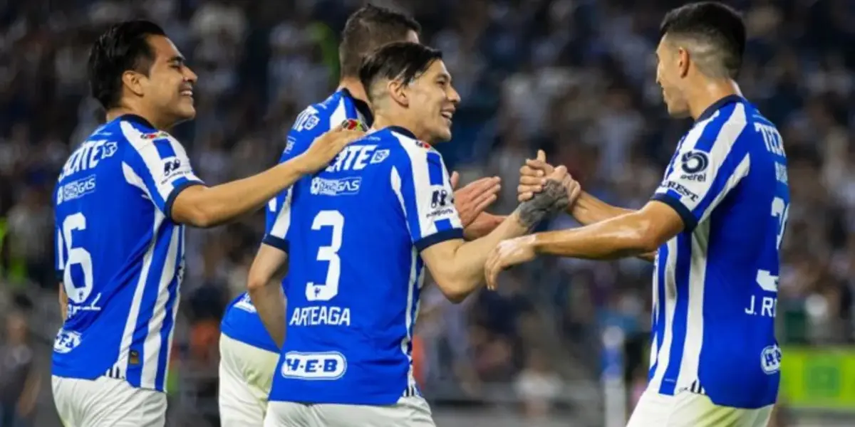 Gerardo Arteaga y jugadores de Rayados Foto: 24 horas