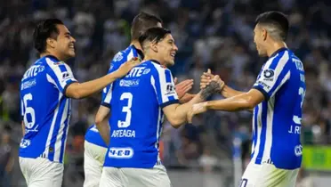 Gerardo Arteaga y jugadores de Rayados Foto: 24 horas