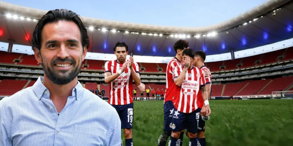 Gerardo Espinoza junto a futbolistas de Chivas / FOTO EL INFORMADOR