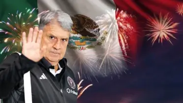 Gerardo Martino junto a la bandera de México / FOTO GETTY IMAGES