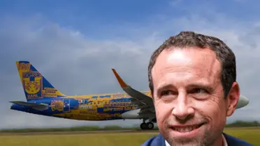 Gerardo Torrado y avión de Tigres/ Foto Milenio.
