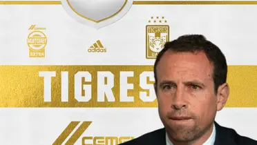 Gerardo Torrado y camiseta dorada del club felino/Foto Tigres.