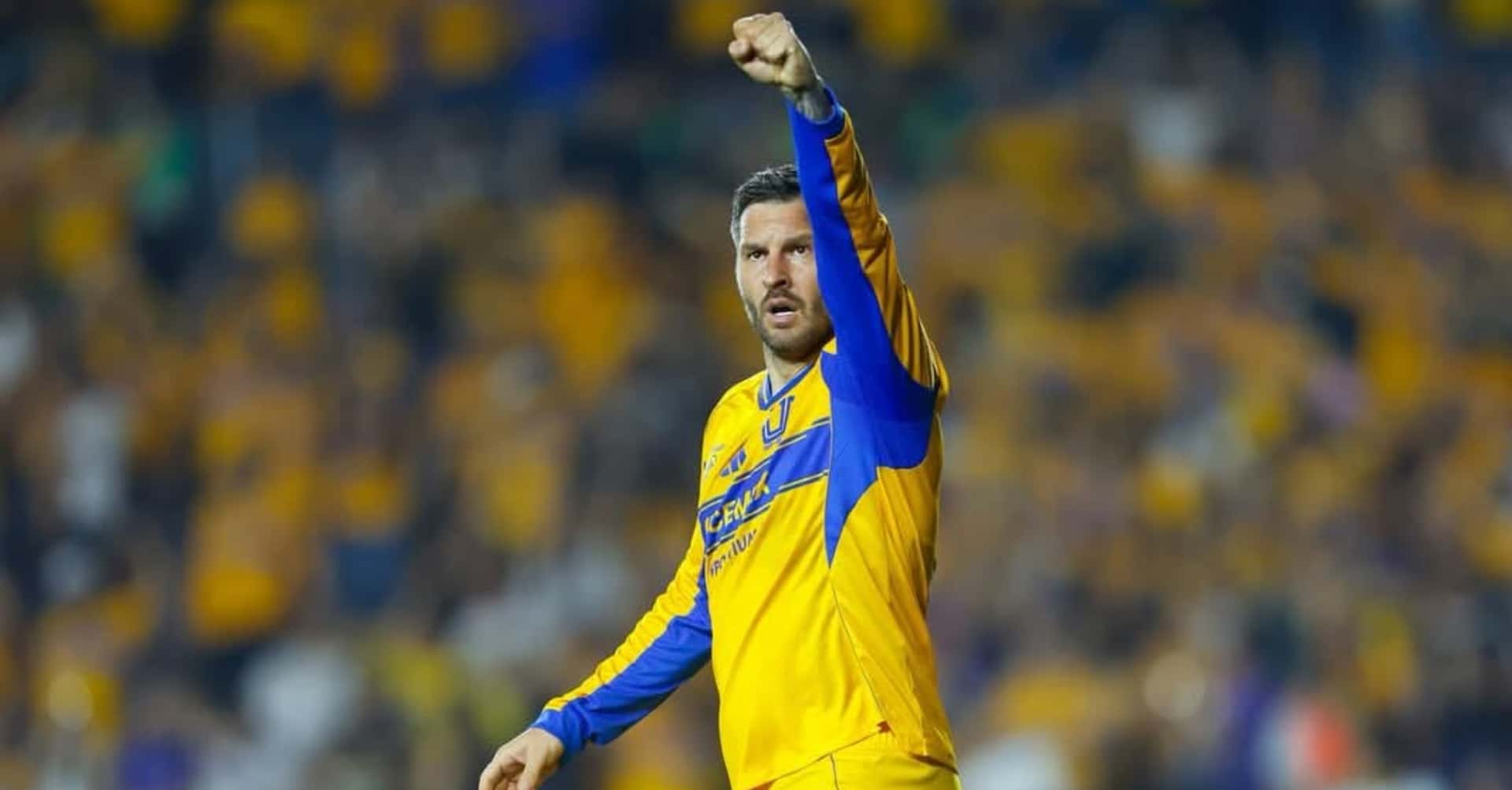 Gignac dio la vuelta al Volcán festejando el que podría ser su último gol en la rivalidad