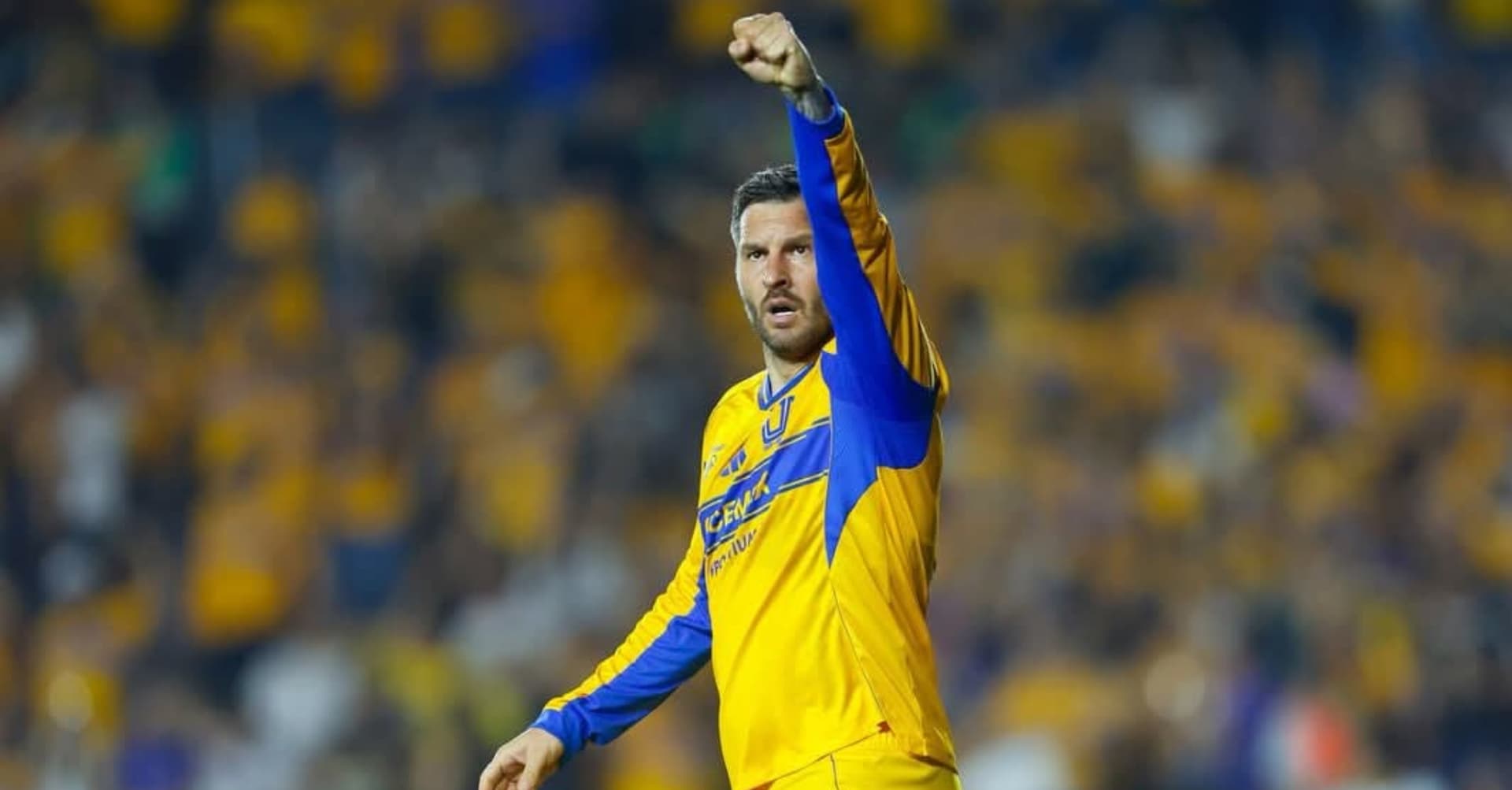 Gignac dio la vuelta al Volcán festejando el que podría ser su último gol en la rivalidad