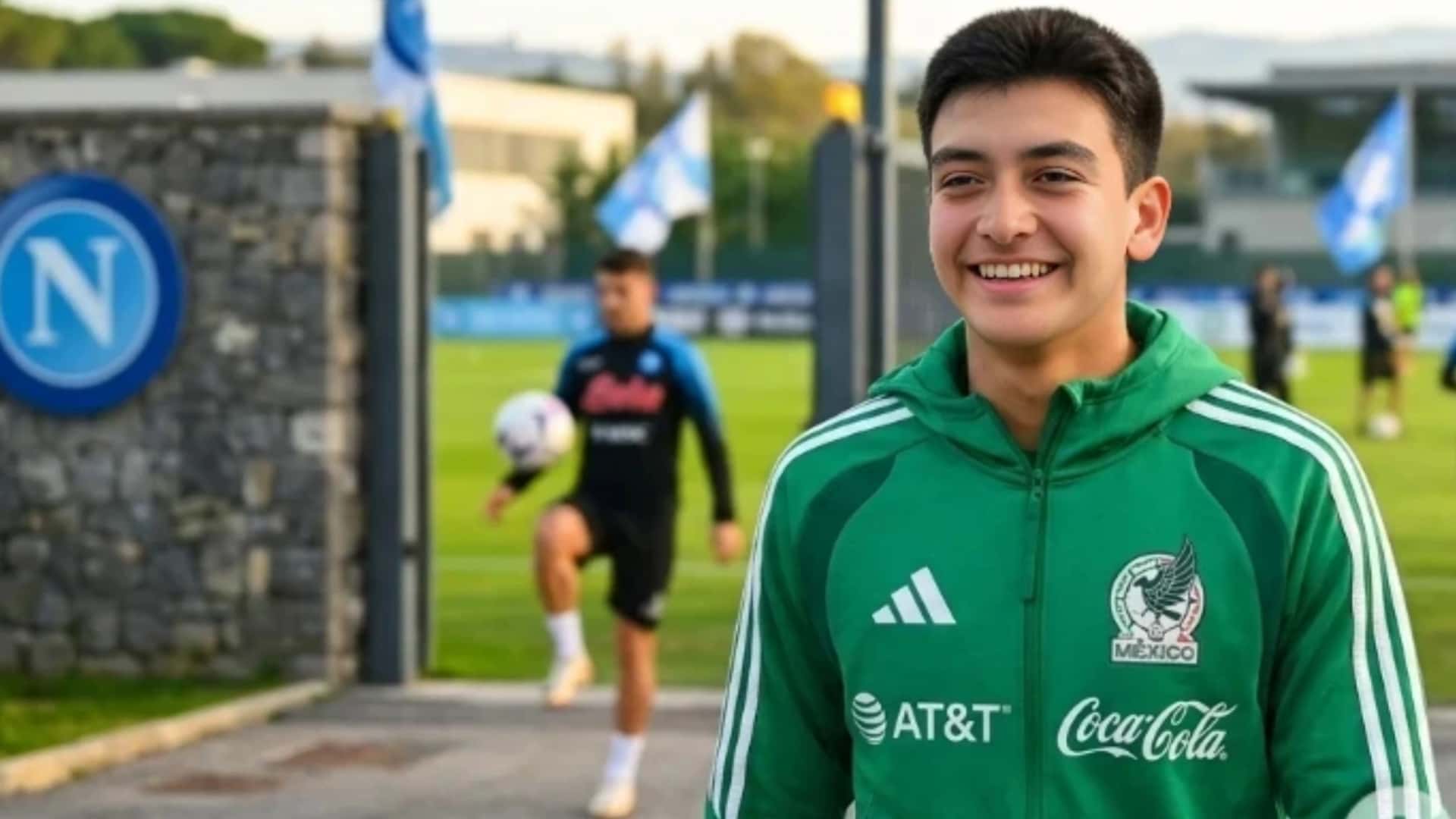 Gilberto Mora con la selección mexicana y canchas de entrenamiento del Napoli
