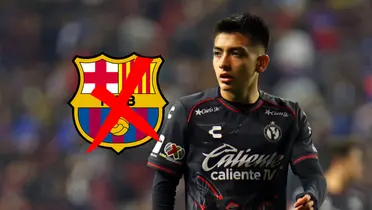 Gilberto Mora y escudo del Fútbol Club Barcelona/ Foto Jóvenes Futbolistas MX.
