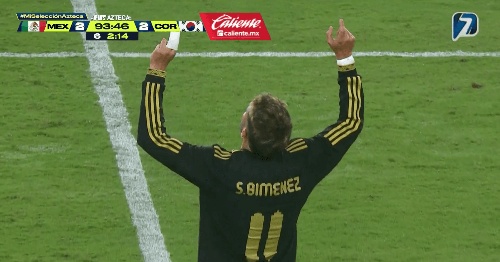 Giménez celebrando; captura de TV Azteca