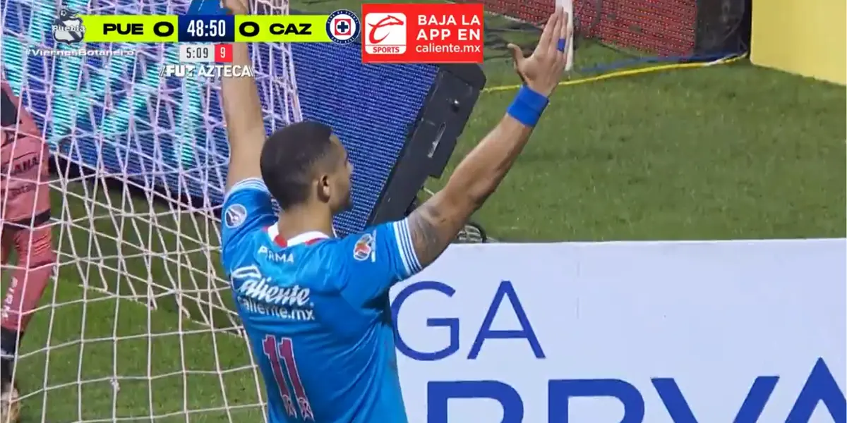 Giorgios Giakoumakis puso el 1 por 0 en el Cruz Azul vs Puebla y Martinoli ya lo bautizó con un nuevo apodo. Le ha dicho "Jorguito"