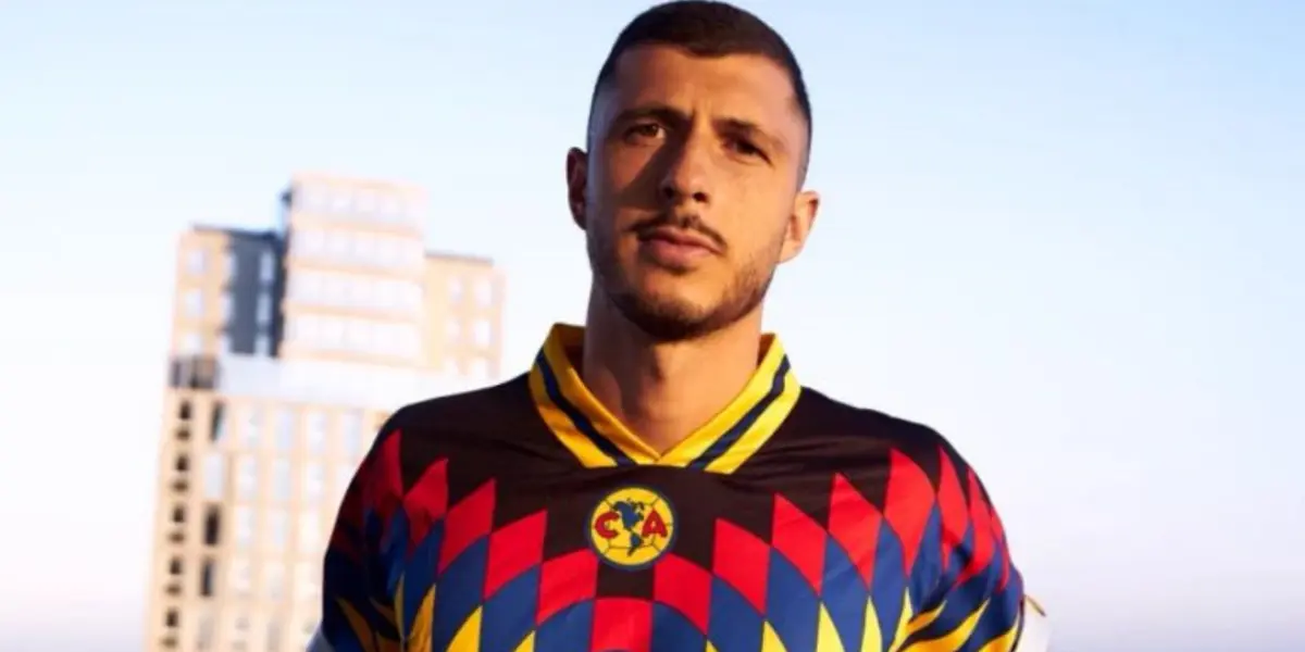Guido con jersey retro. Foto: Club América