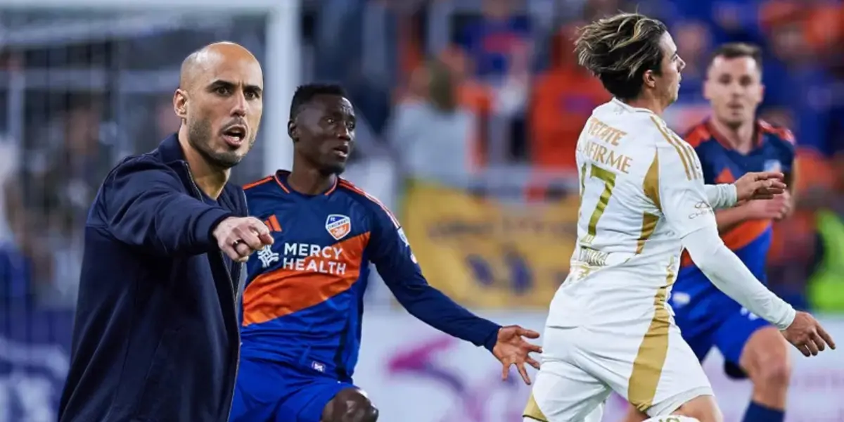 Guido Pizarro dando instrucciones y jugadores disputando balón/ Foto CONCACAF.