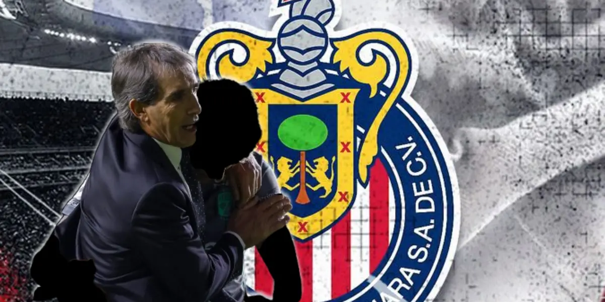 Guillermo Almada junto a futbolista incógnito de Pachuca / FOTO FIERAMANÍA