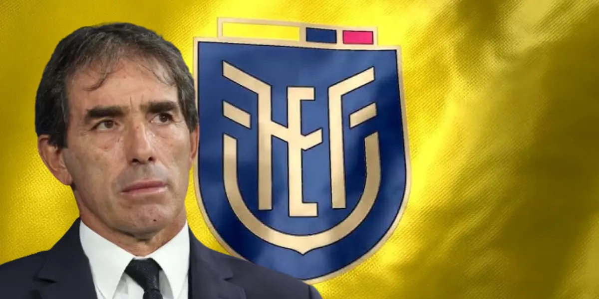 Guillermo Almada junto al escudo de la Selección de Ecuador / FOTO EL UNIVERSO