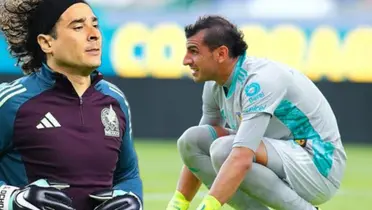 Guillermo Ochoa y a un lado Nahuel Guzmán / Foto Getty