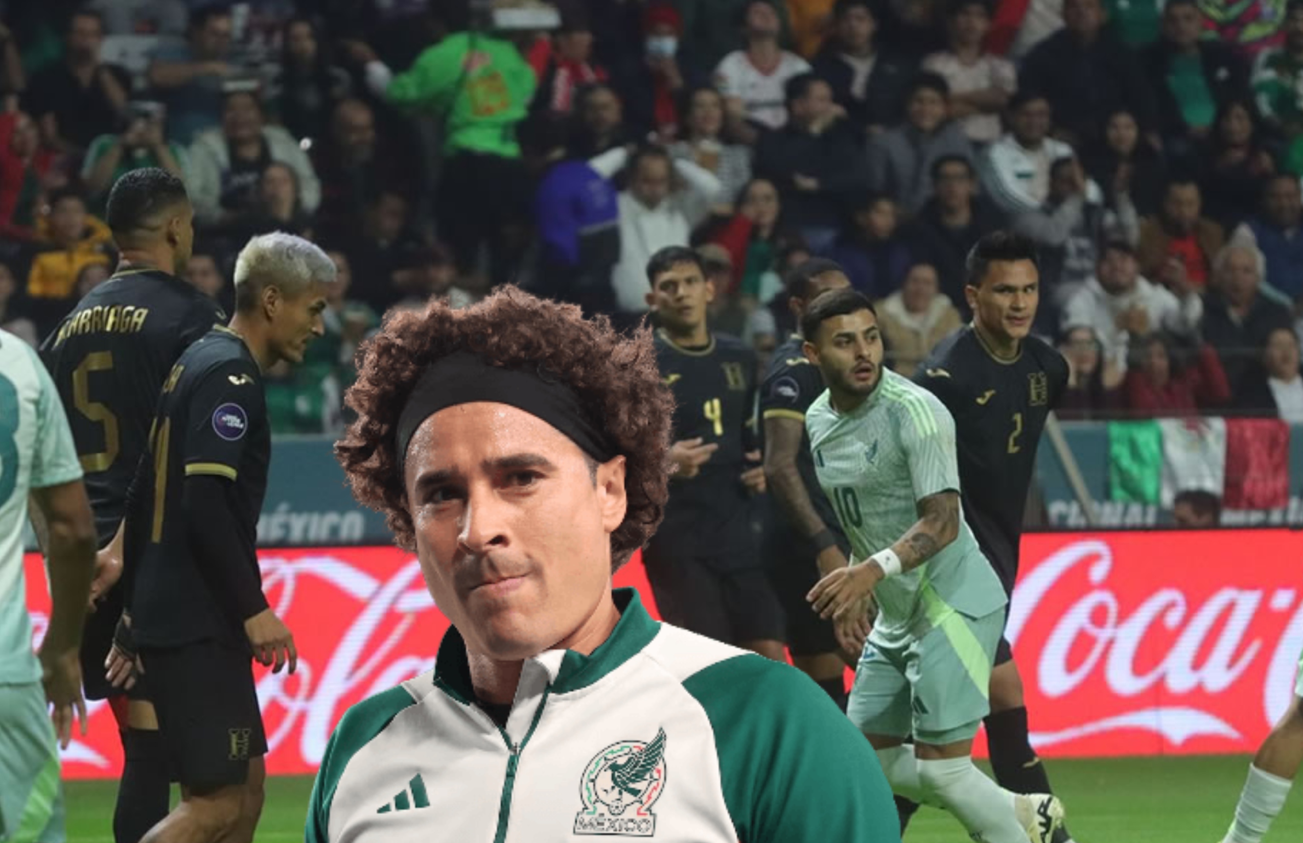 Guillermo Ochoa y jugadores de México y Honduras/ Foto Diario La Prensa.