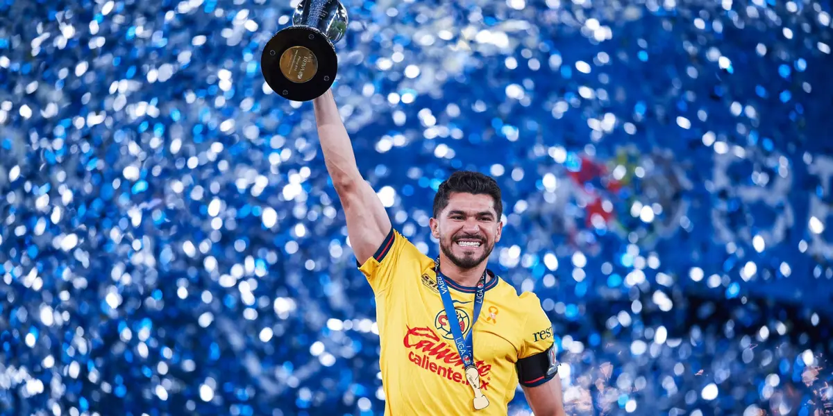 Henry Martín levantando el título. Foto: Club América