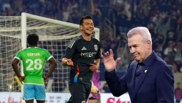 Hirving Lozano celebrando y Javier Aguirre/ Foto East Village Times.