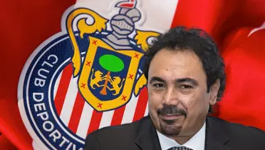 Hugo Sánchez y escudo de Chivas/ Foto Surtidora Departamental.