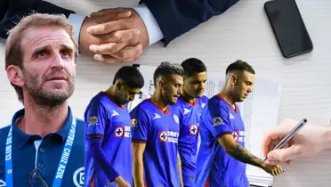Iván Alonso junto a futbolistas de Cruz Azul / FOTO ESTO