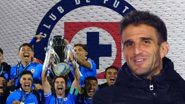 Iván ALonso junto a futbolistas de Cruz Azul / FOTO TENFIELD