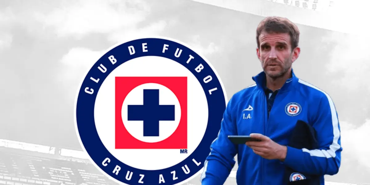 Iván Alonso y escudo de Cruz Azul/Foto Rayados.