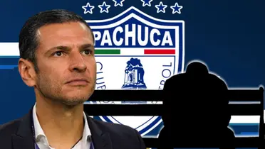 Jaime Lozano junto a futbolista en el banquillo / FOTO MARCA