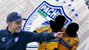 Jaime Lozano junto a futbolistas de Tigres / FOTO X