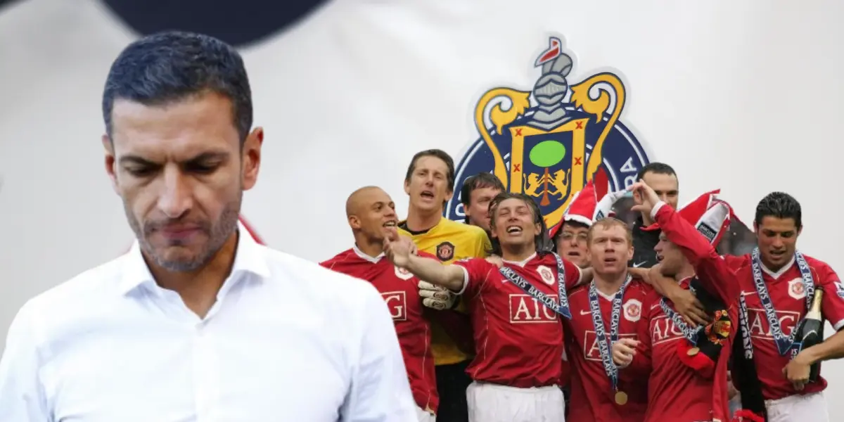 Jaime Lozano junto a futbolistas del Manchester United / FOTO YAHOO NOTICIAS