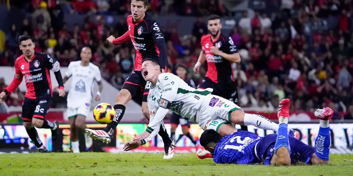 James tras penal vs Atlas. Foto; Club León