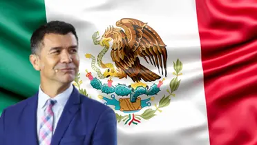 Jared Borgetti junto a la bandera de México / FOTO LA OPINIÓN