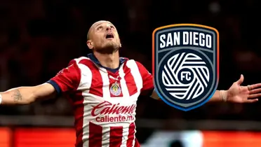 Javier Hernández celebrando y escudo del San Diego/Foto La Jornada.