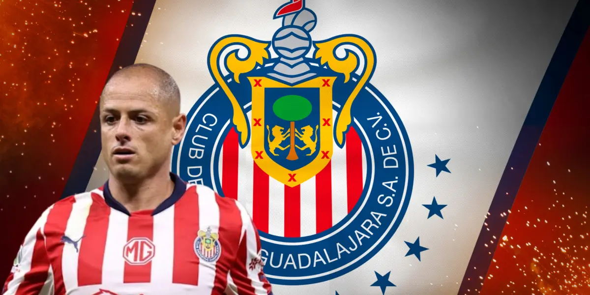 Javier Hernández junto al escudo de Chivas / FOTO 90 MIN