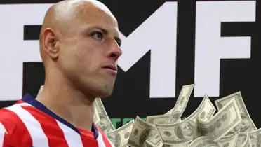 Javier Hernández junto al logo de la FMF / FOTO GOAL