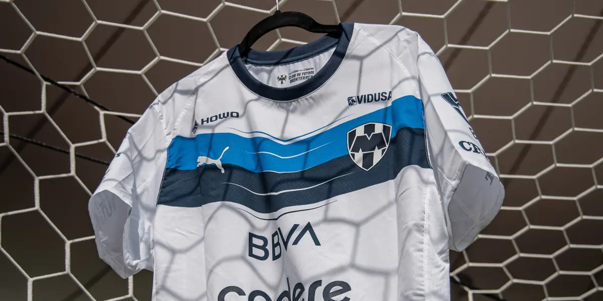 Jersey colgado en arco. Foto: Rayados