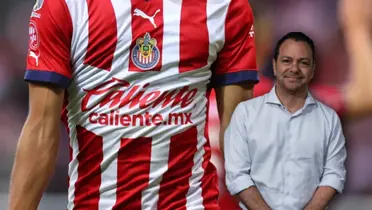 Jersey de Chivas y Santiago Baños/Foto 90min.