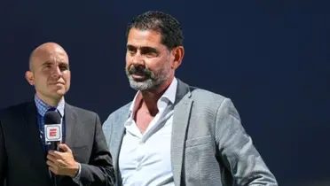 Jesús Bernal junto a Fernando Hierro / FOTO X