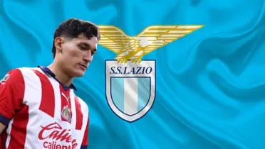 Jesús Orozco Chiquete junto al escudo de la Lazio / FOTO SUPERL1DER