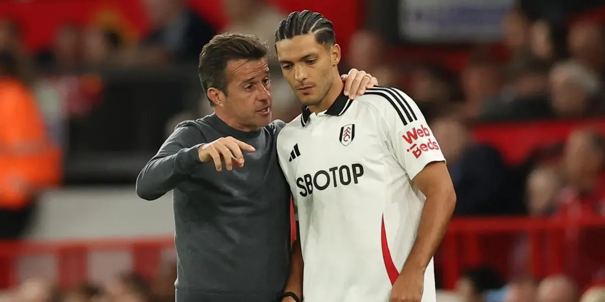 Jiménez en charla con DT. Foto: Fulham