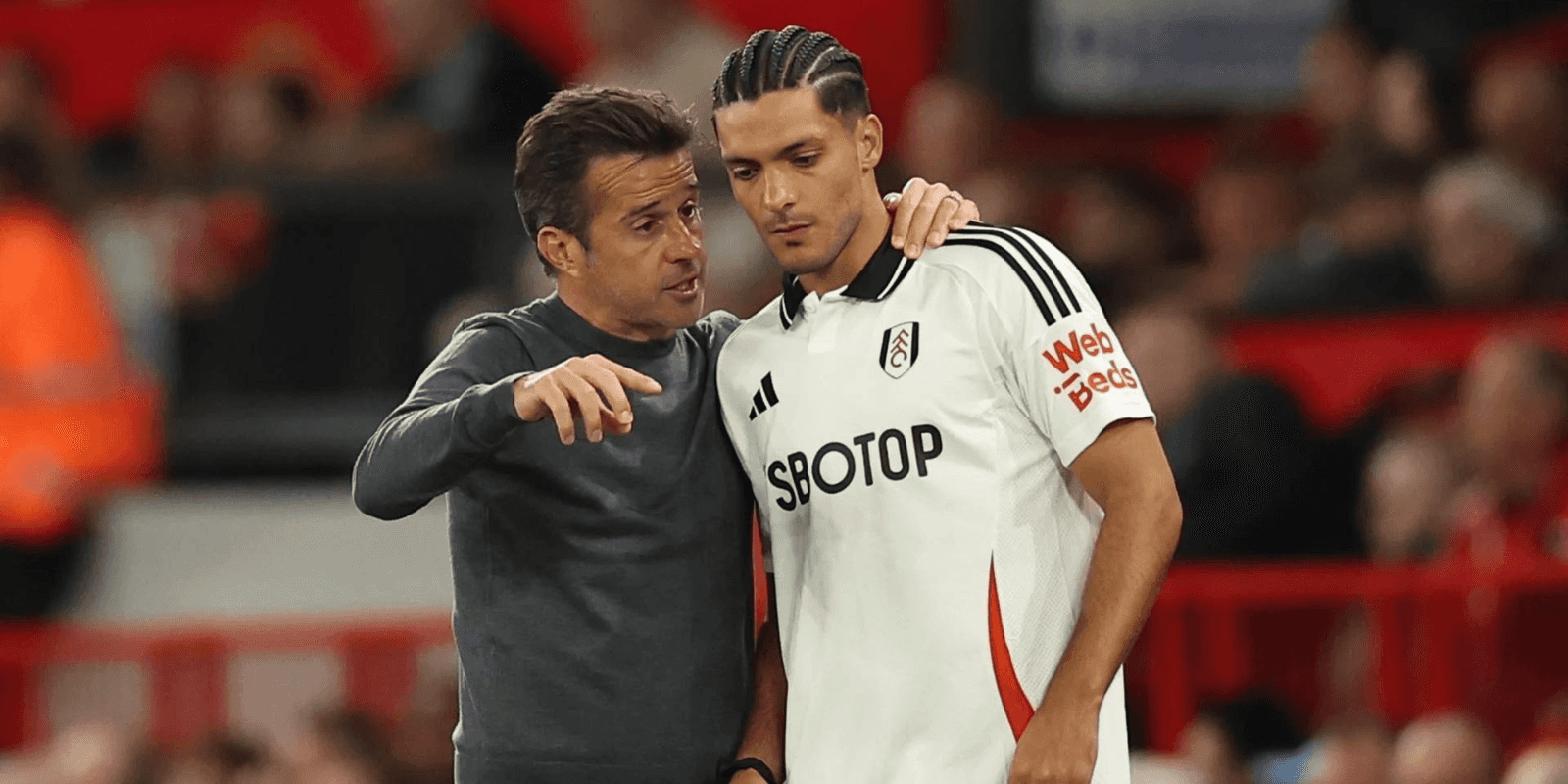Jiménez en charla con DT. Foto: Fulham