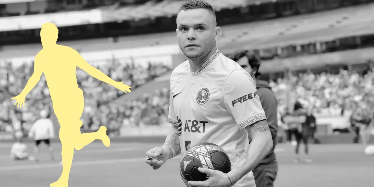 Jonathan Rodríguez con un balón en manos en partido con América. Foto: Mediotiempo