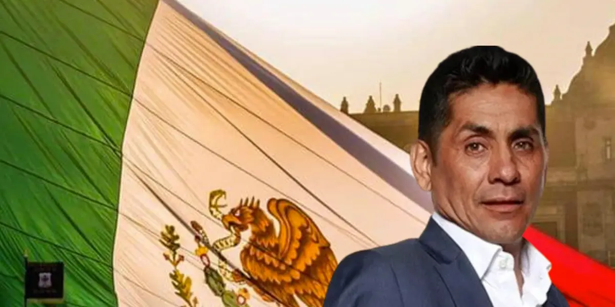 Jorge Campos junto a la bandera de México / FOTO SOY FÚTBOL